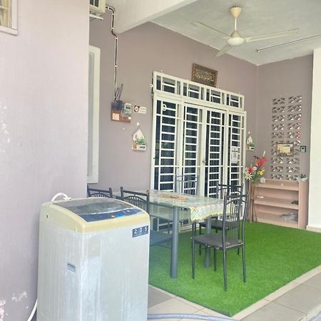 Homestay Zalida D Musleem Alor Gajah Bagian luar foto