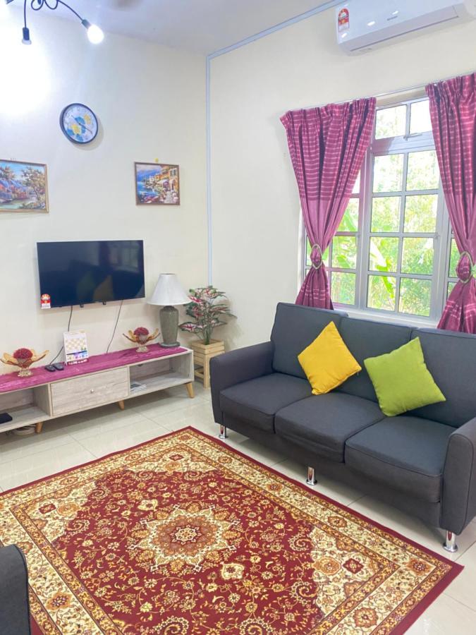 Homestay Zalida D Musleem Alor Gajah Bagian luar foto