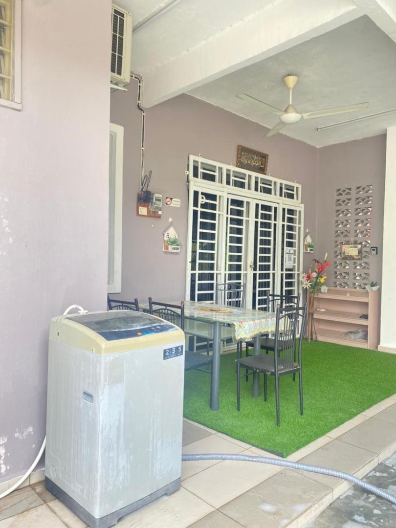 Homestay Zalida D Musleem Alor Gajah Bagian luar foto